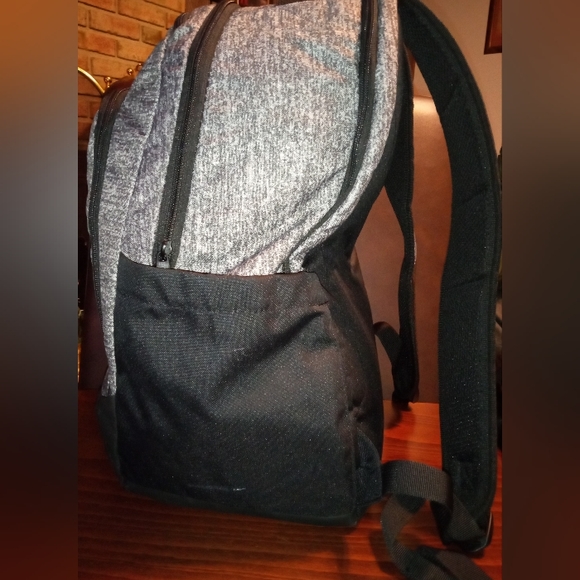 Gray Adidas bag with unique pattern - Picture 4 of 4